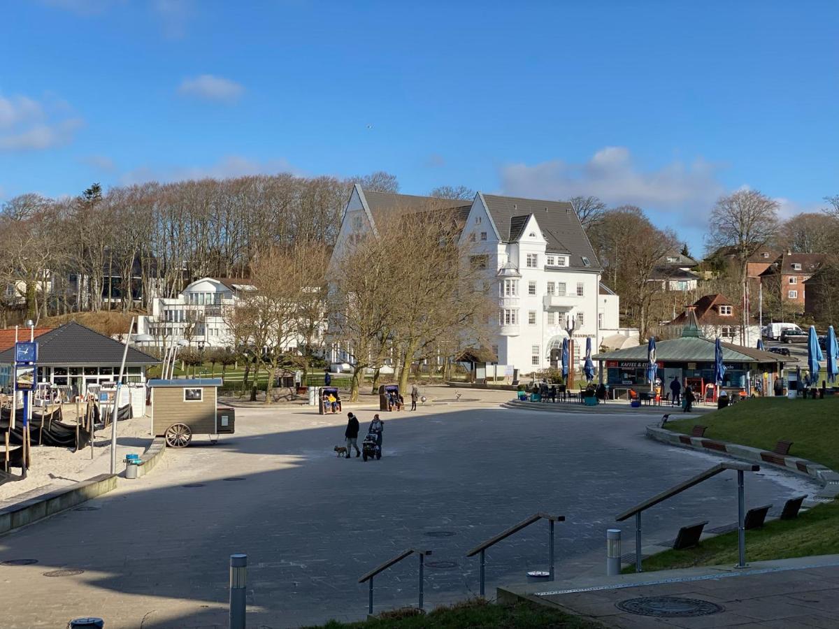 Strandblick Mit Strandkorb & Fahrraedern Glücksburg Buitenkant foto