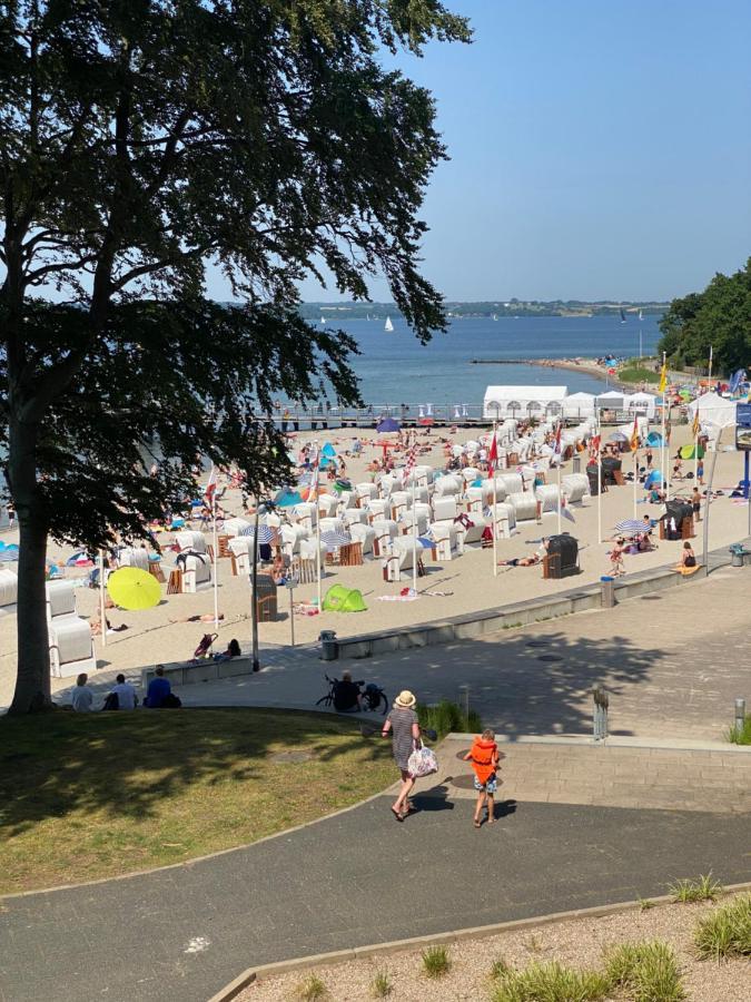 Strandblick Mit Strandkorb & Fahrraedern Glücksburg Buitenkant foto